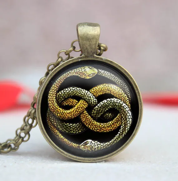 Бесконечная история Цепочки и ожерелья Хогвартс slytherin Crest кулон украшения ручной работы Ссылка Цепи Подвески Стекло купол Ожерелья для мужчин hz1