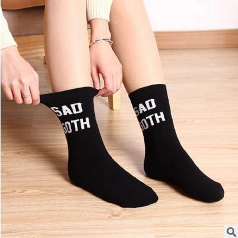 Fashionable beautiful Women's socks  Autumn Winter Black&white Street Fashion Women Skateboard Socks Cool Ootd Funk Hip
