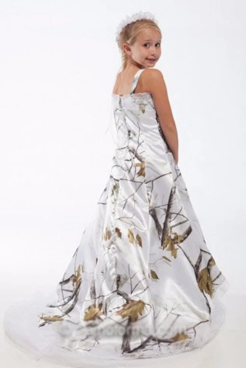 Спагетти с кружевной аппликацией камуфляжным принтом белый трапециевидной