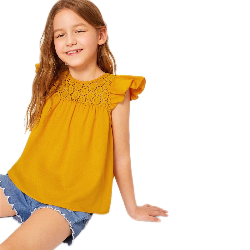 SHEIN/Милая однотонная блузка с кружевными вставками и рюшами на пройме для подростков; коллекция года; сезон лето; детская блузка на пуговицах с рукавом-бабочкой