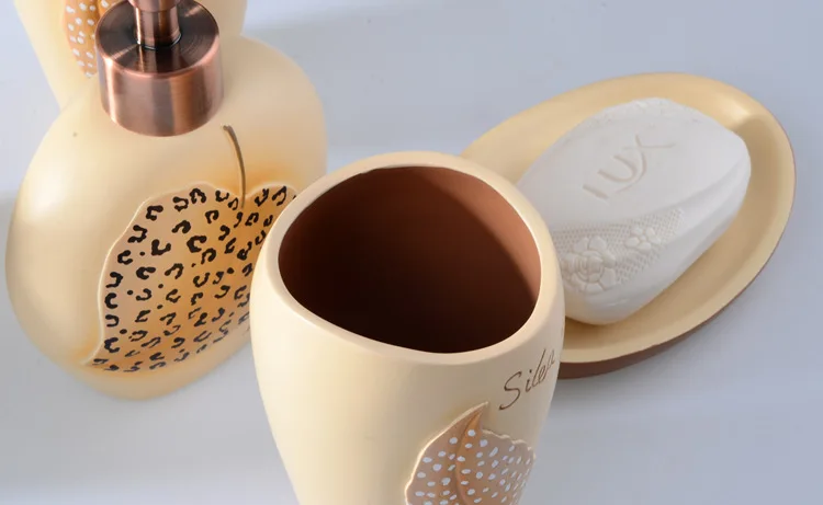 

5 Pcs/Set Europe Style Feather Series Bathroom Supplies Wash Set Creative Resin Bathroom Accessories Set Wedding Gift