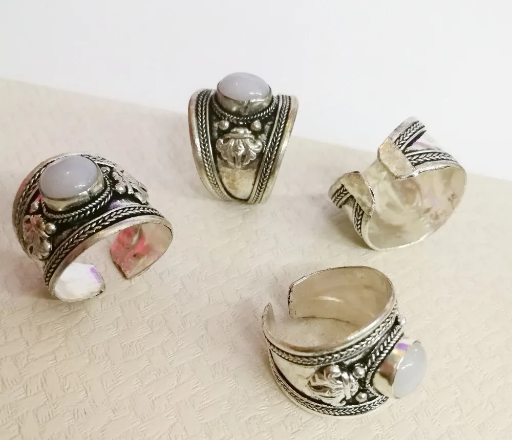 

10pcs / lot Excellent Old Tibet Silver Carved rings white Moonstone Stone Ring Adjustable Gift , 10 rings