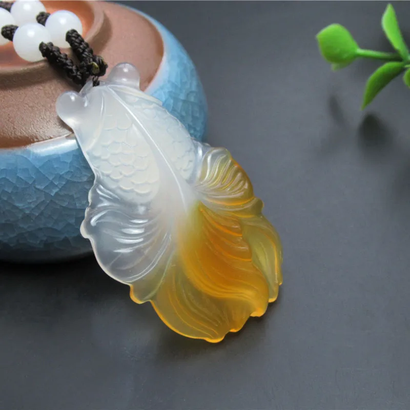 

Drop Shipping Natural Chalcedony Goldfish Pendant Necklace Hand-carved lucky Amulet Lovers Necklace For Men And Women