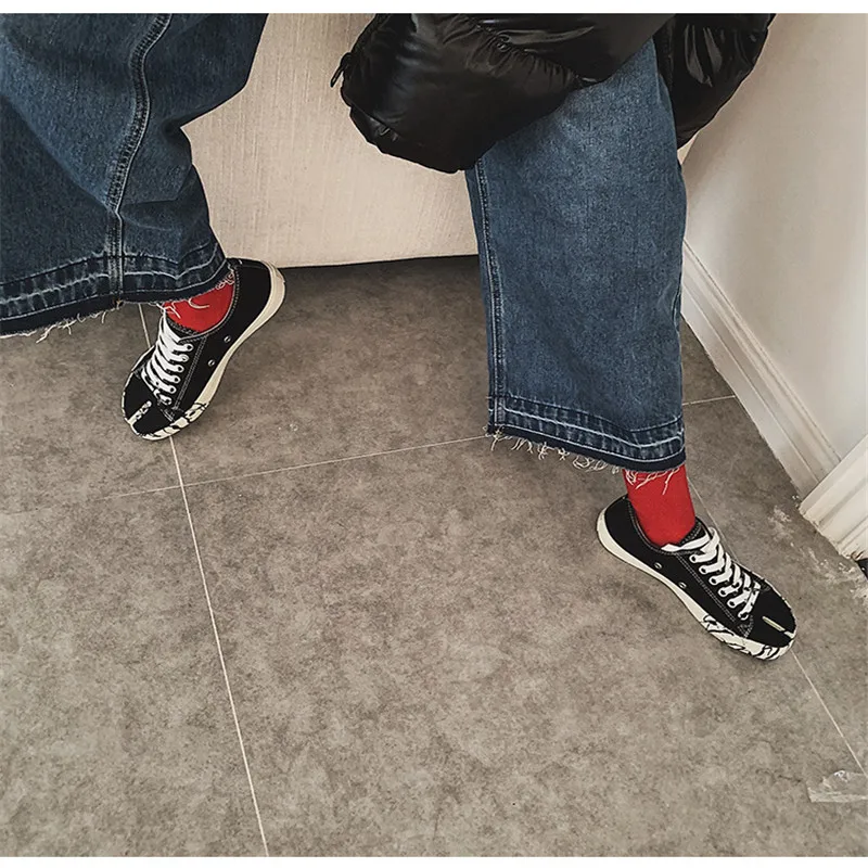 Женские парусиновые туфли с принтом граффити разрезом на плоской подошве со