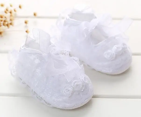 

Baby Girls Shoes Newborn White Champagne Satin Christening Infantil Zapato Princess Lace Flowers For Wedding Bridemaid SandQ