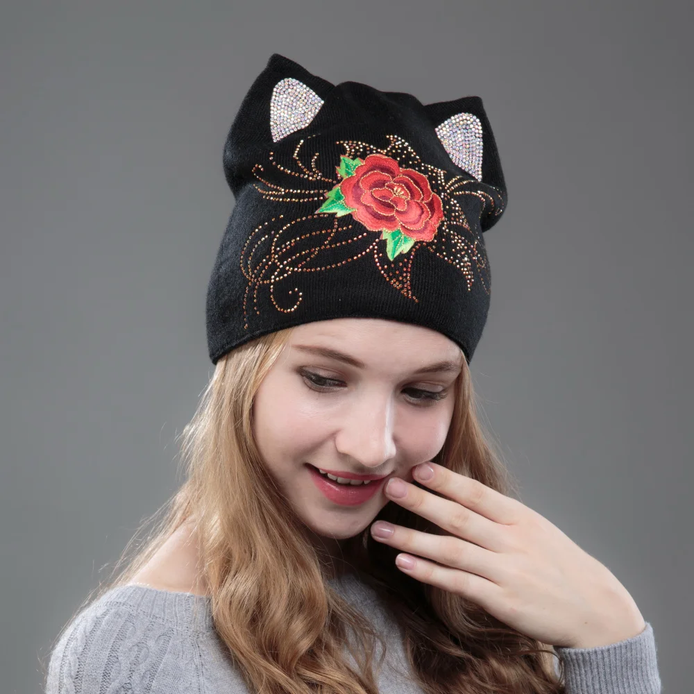 Дизайн женские шапочки Skullies Милая Красная Роза девушка осень зима шапка с кошачьими ушками Стразы Цветочные женские зимние шапки бини
