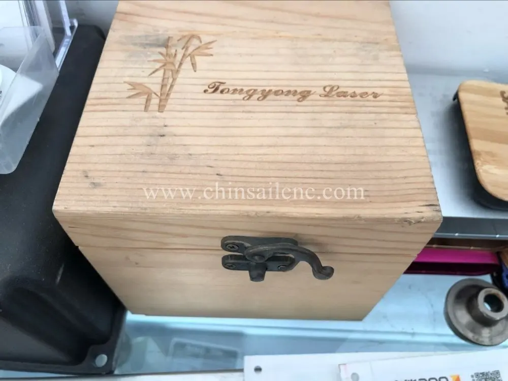 Экономичная лазерная машина для маркировки металла 20 Вт мини волоконный