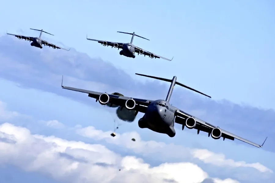 Boeing c 17 globemaster iii битва формирования постер из шелковой ткани ткань печать стикер