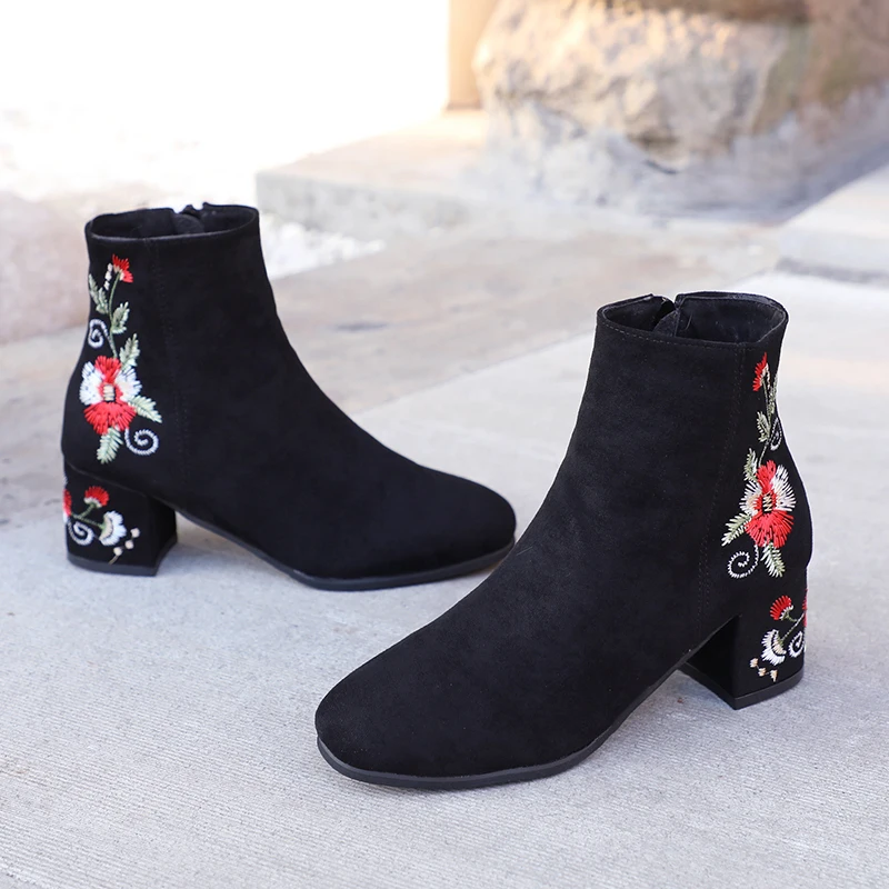 2018 модная зимняя обувь Для женщин вышивать высокое флокированные ботильоны с