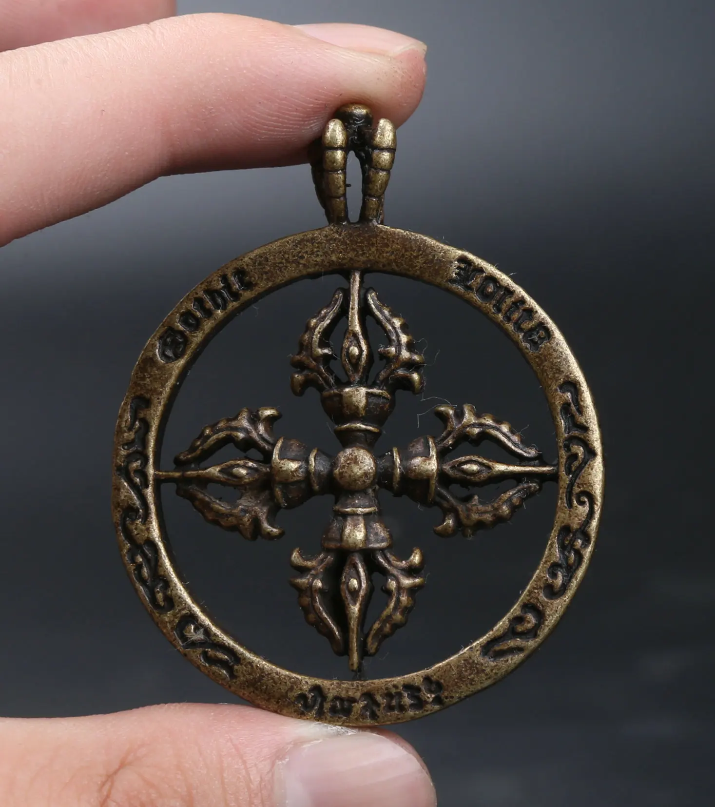

56MM/2.2" Collect Curio Rare Chinese Fengshui Small Bronze Tantra Phurba Dagger Holder Cross Xiangmo-chu Pendant Statue 38g