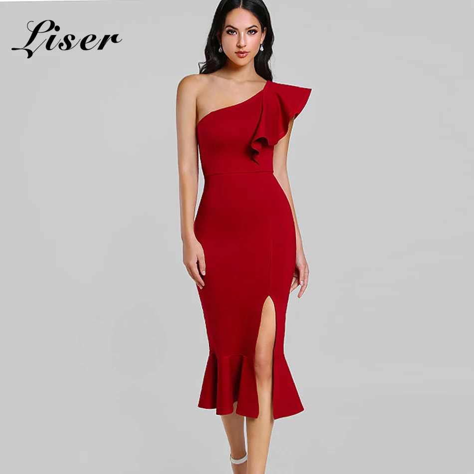 Женское платье без бретелек с оборками вечернее облегающее черное или красное