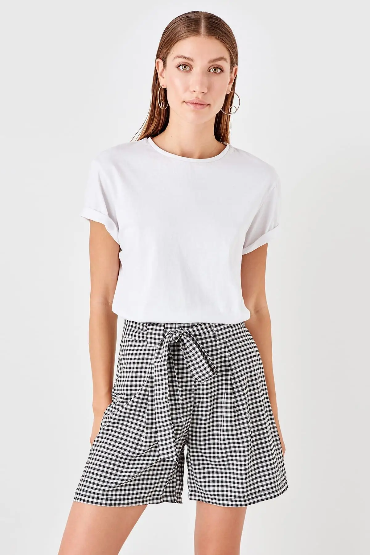 Trendyol черные шорты со шнуровкой TWOSS19SR0045