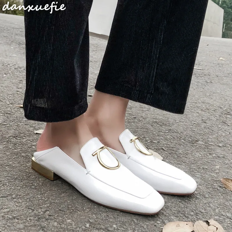 Женские туфли на плоской подошве с лакированной кожи без застежек застежки