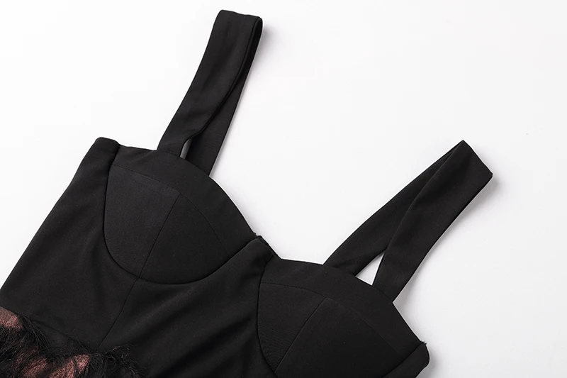 Женское длинное платье на тонких бретельках HAMALIEL Золотое Пестрое с перьями и