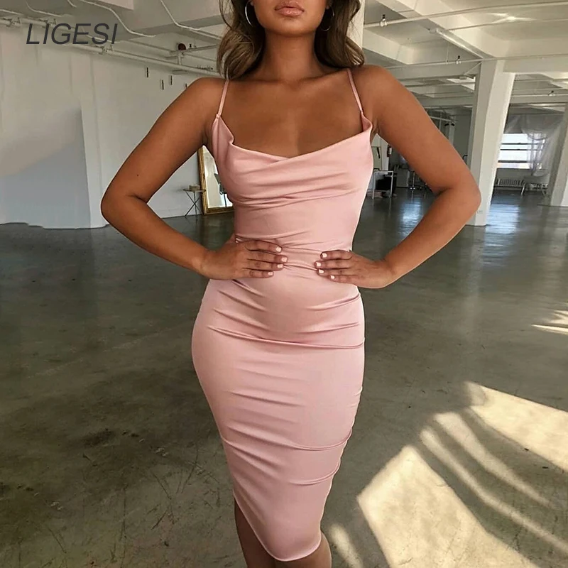 Женское облегающее платье на бретелях спагетти с V образным вырезом и открытой