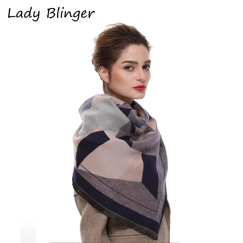 Женская накидка с геометрическим рисунком мягкая розовая и серая принтом