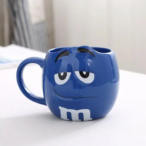 Синий M& M кофейные кружки, керамические чайные чашки и кружки, большая емкость, милый боб, мультяшная креативная посуда для напитков - Цвет: Синий