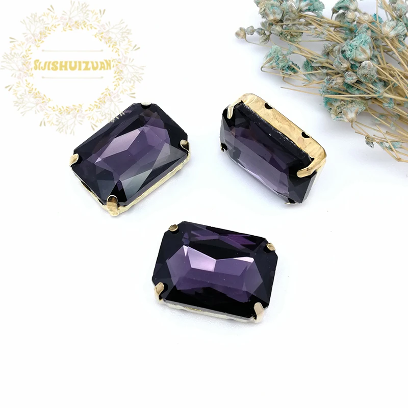 Темно фиолетовые прямоугольные фотообои с золотистыми крапанами Стразы для