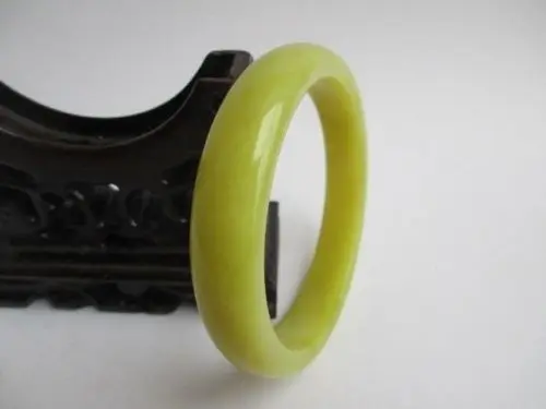 Красивый модный желтый нефрит в Китае. Нефритовый браслет тоже 58-63 см девушка