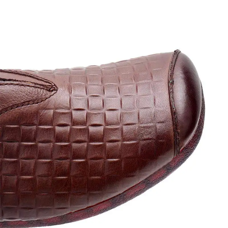 Женские лоферы из натуральной кожи на плоской подошве коричневого черного цвета