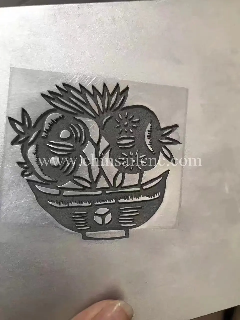 Экономичная цена волоконный лазерный гравировальный станок для маркировки