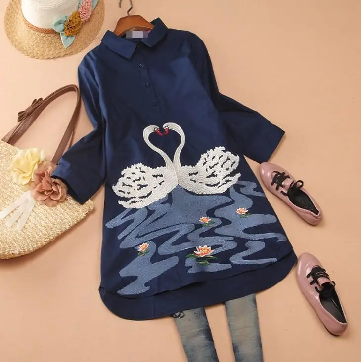 navy blue Женская винтажная рубашка с вышивкой лебедя, Женская Повседневная Свободная длинная рубашка большого размера, блуза TB699 - Цвет: navy blue