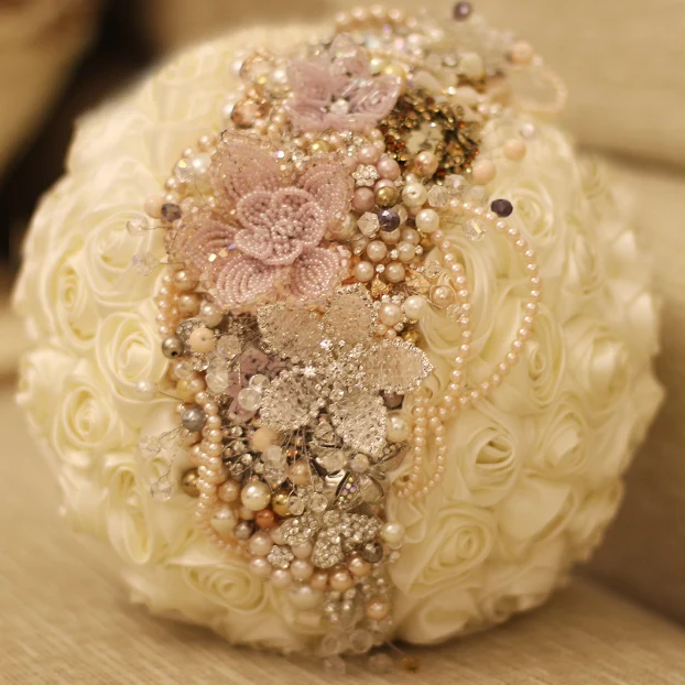 

Handmade custom ivory roses brooch bouquet crystal wedding bridal bouquet wedding decorations props,Bridesmaid bride's bouquets