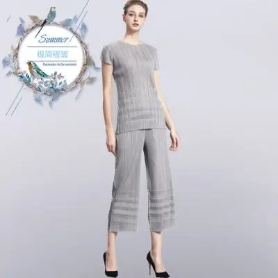 

Miyake dual pressure plait leisure suit fold short sleeve T-shirt + nine points wide-legged pants two-piece outfit IN STOCK