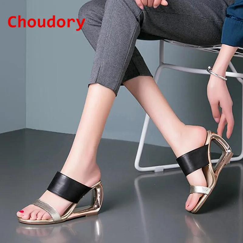 Choudory скольжения на туфли женщина летние новые высокие каблуки клинья slip on flips