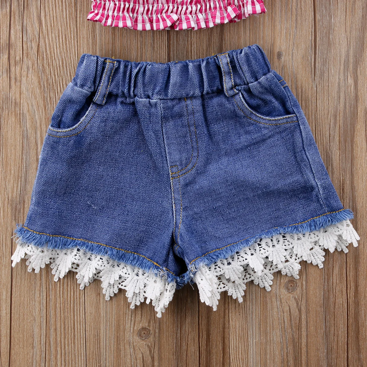 Летняя одежда для маленьких девочек с открытыми плечами и кружевными джинсовыми