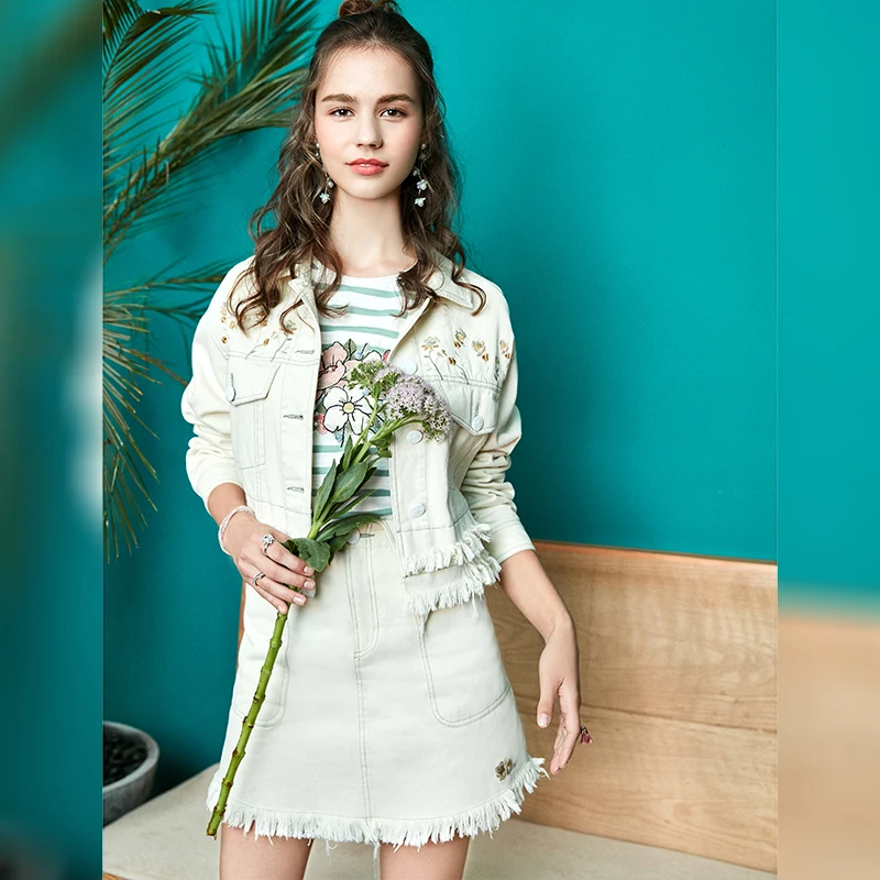 ARTKA 2019 Весенняя женская короткая юбка трапециевидной формы с вышивкой Ретро