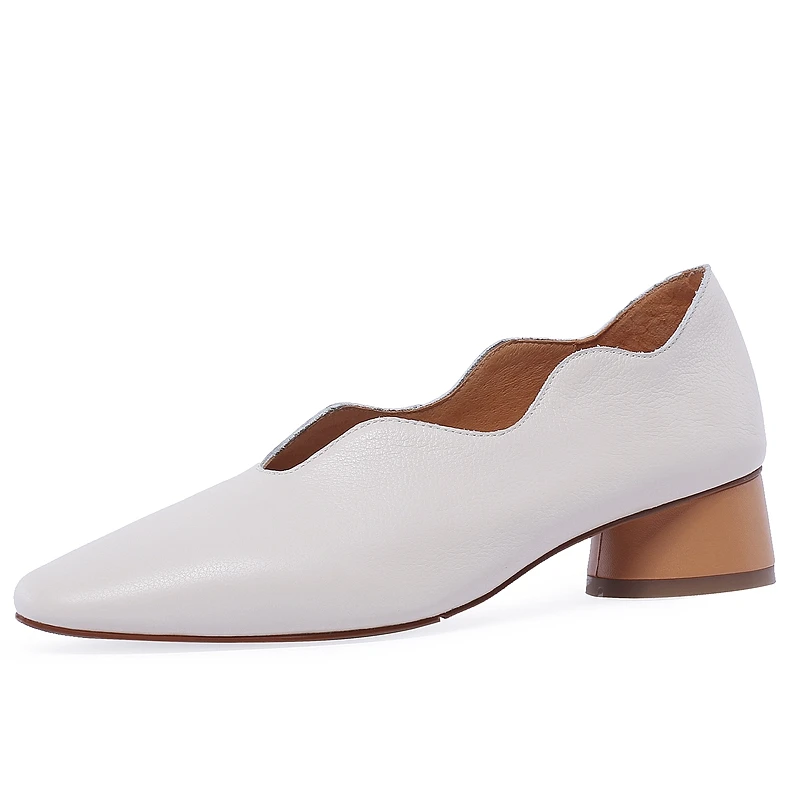 white flats Женские весенние новые модные мягкие настоящие летние туфли типа мокасин из телячьей кожи большого размера плюс 42 женские удобные слипоны с волнистой отделкой на плоской подошве - Цвет: white flats