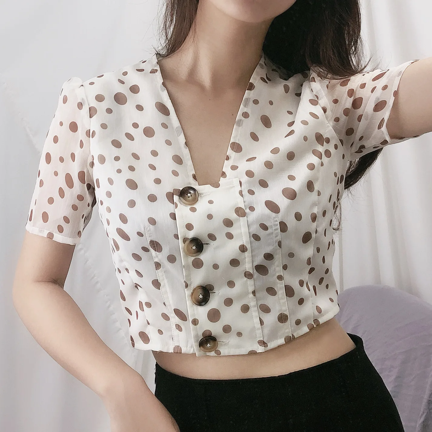 

Women Chiffon Blouse V-neck Short Sleeve Cute Polka Dot Ladies Shirt High Quality Summer Crop Top Chemise Blusa 2019