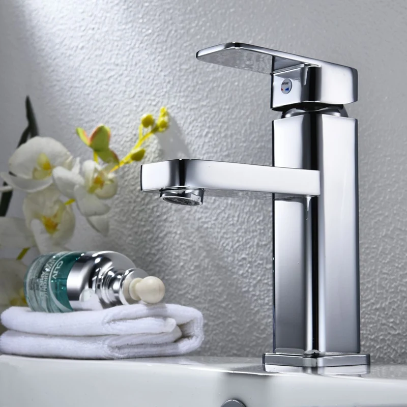 Смеситель для ванной комнаты на бортике смеситель раковины хромированный кран