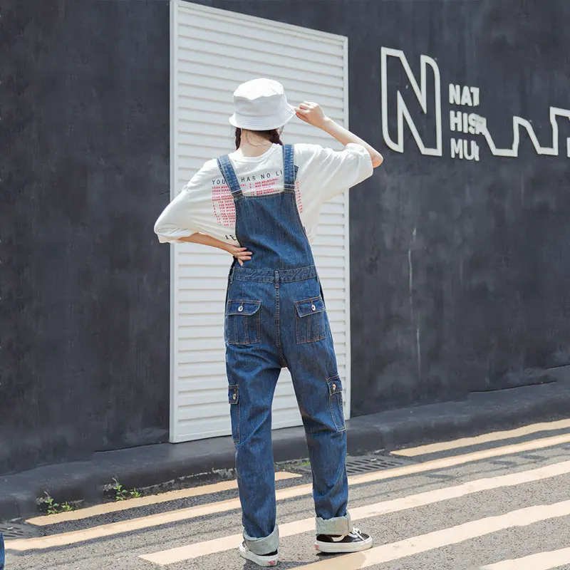 Джинсовый комбинезон с высокой талией и множеством карманов женский свободный