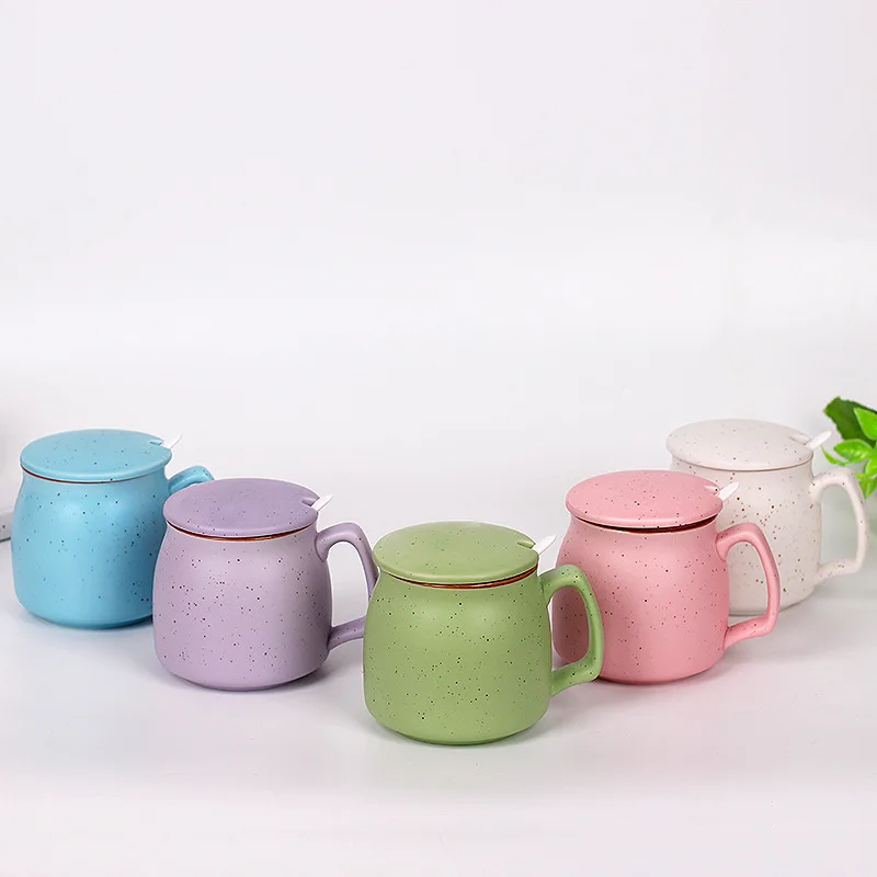 Японские керамические чашки конфетного цвета Zakka с крышкой и ложкой для молока
