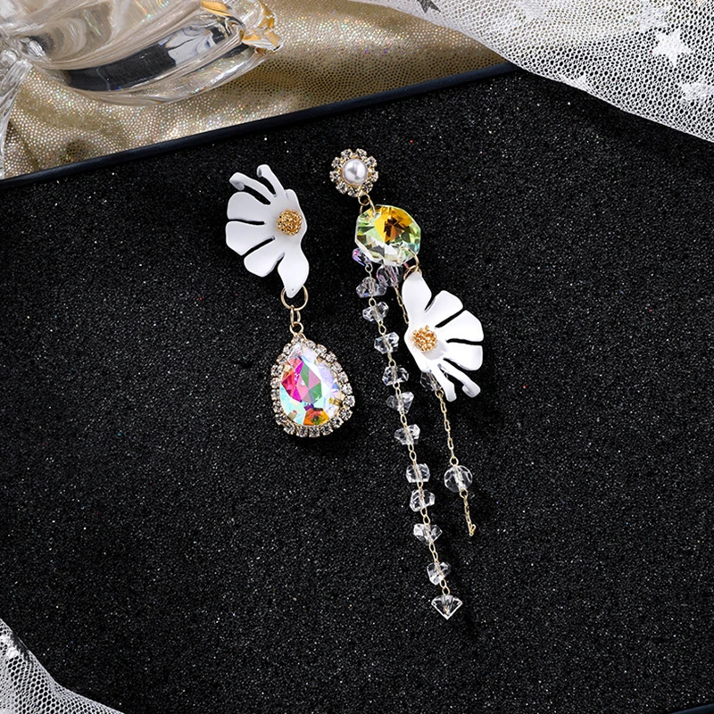 2019 Япония Корея мода Асимметричные белые лепестки кисточкой серьги сладкий