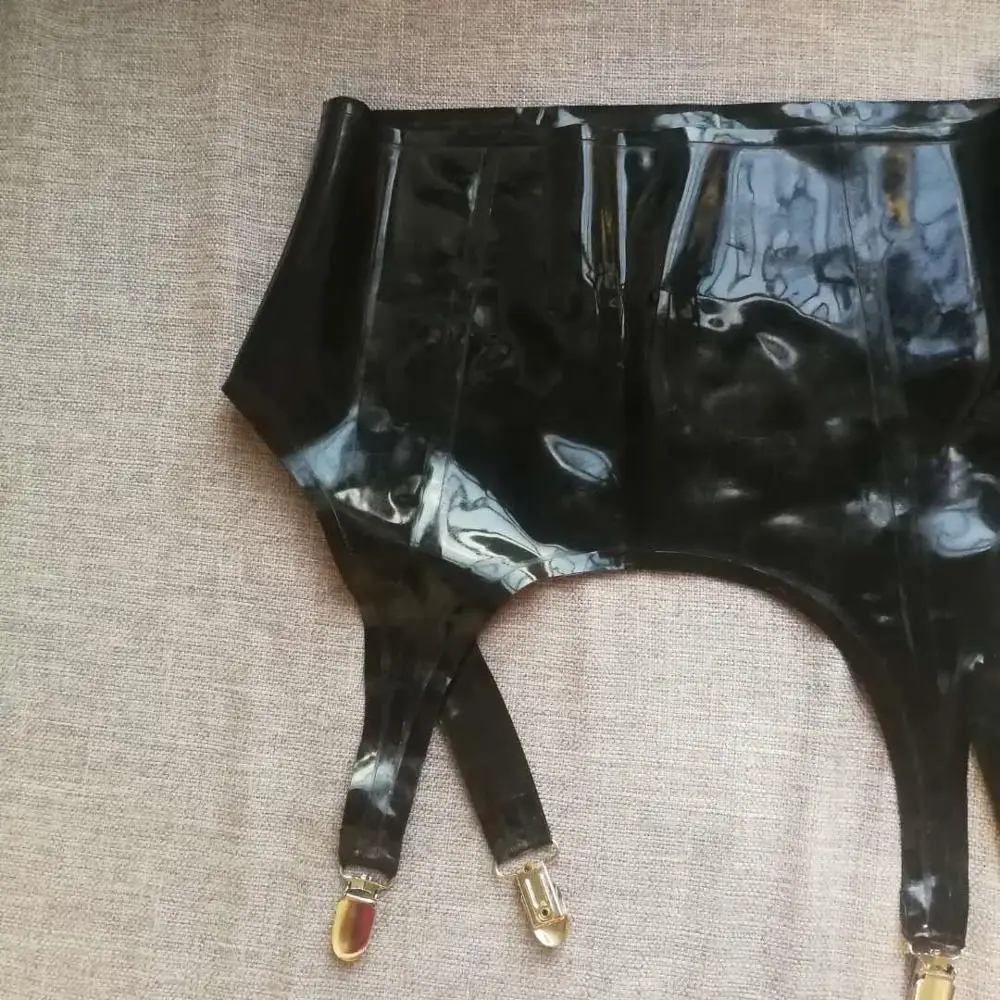 Латексный традиционный пояс закончен с четырьмя зажимами на подтяжках черные