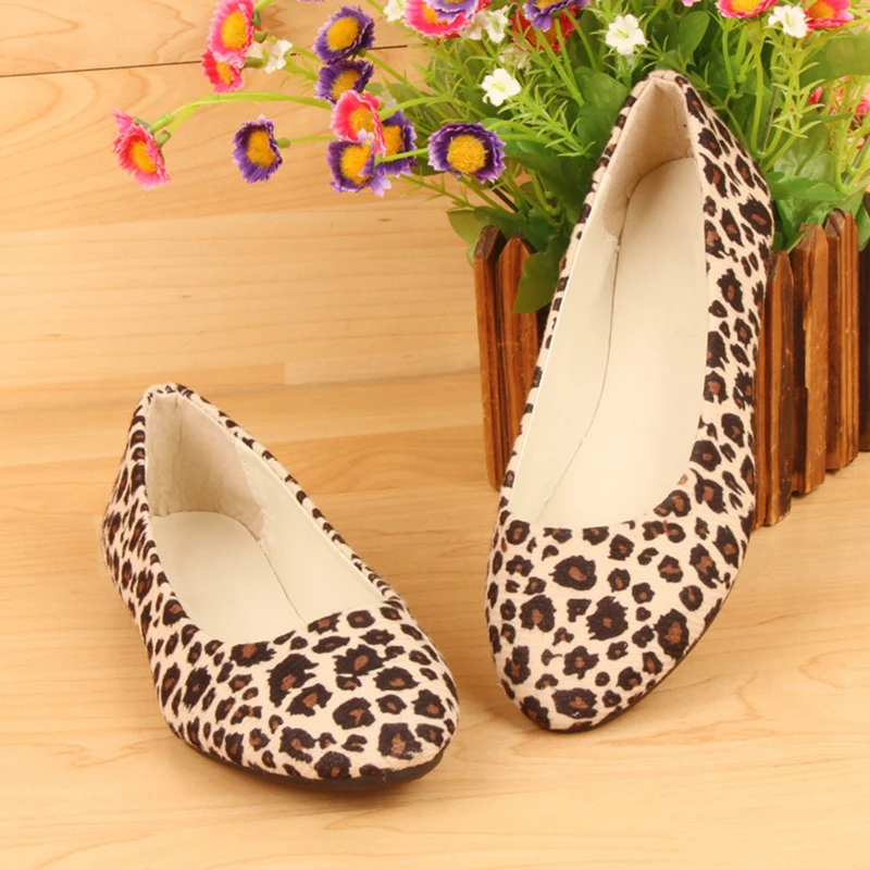 Женская Весенняя обувь больших размеров леопардовые пикантные лоферы на плоской