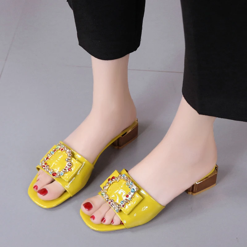 Мюли женские с заклепками брендовые разноцветные туфли открытым носком
