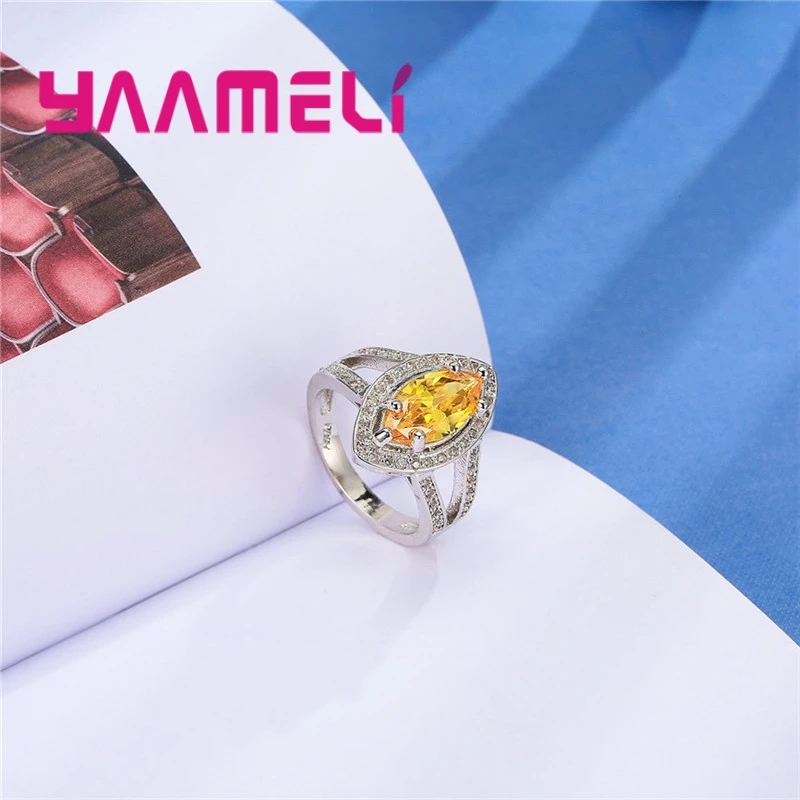 Кольцо из серебра 925 пробы с ажурным кубическим цирконием оранжевая