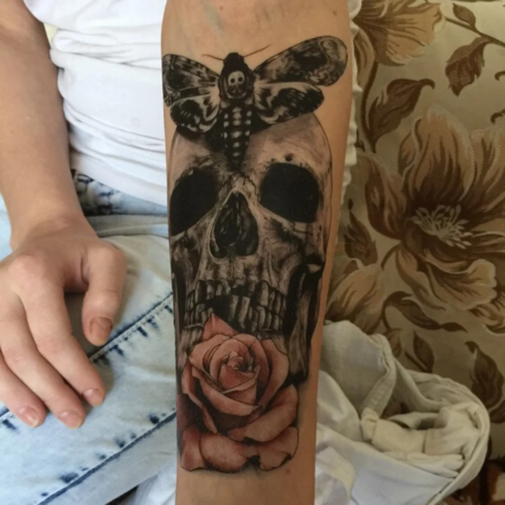 Фото Водостойкие временные тату-наклейки с черепом молью и цветком 21 х15 см | Красота