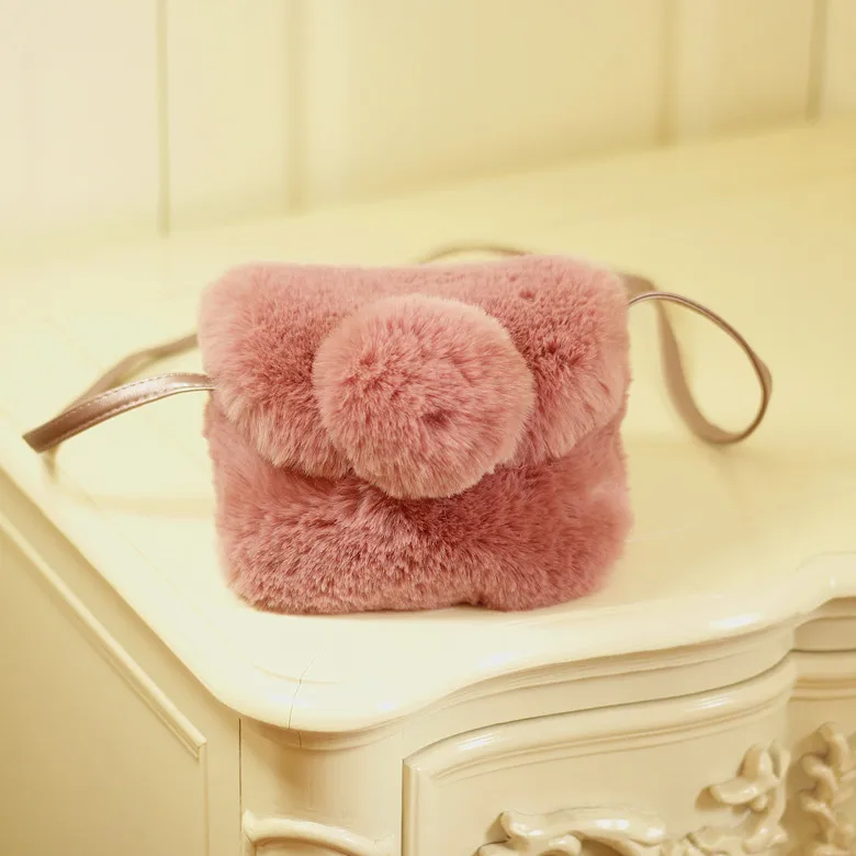 Dark Pink Новинка года; милая детская плюшевая мини-сумка принцессы для девочек; сумка через плечо с помпонами из искусственного меха; сумка-мессенджер - Цвет: Dark Pink