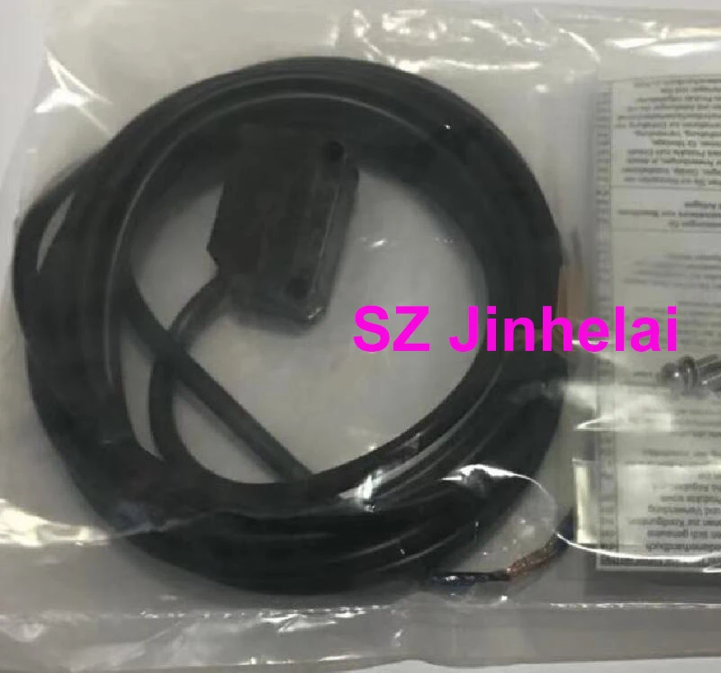 

OMRON E3ZG-D82-S Authentic original Photoelectric switch (can substitution E3Z-D82) 12-24VDC 2M