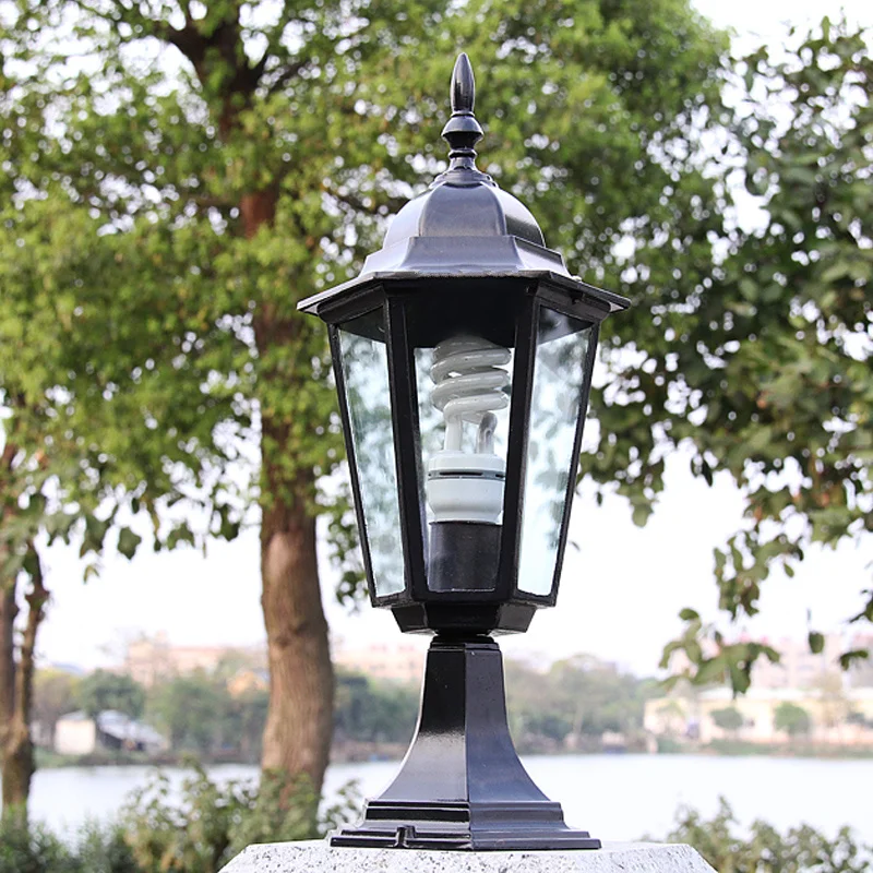 

European outdoor courtyard garden lighting special waterproof garden path column decorative porch lights black / bronze red
