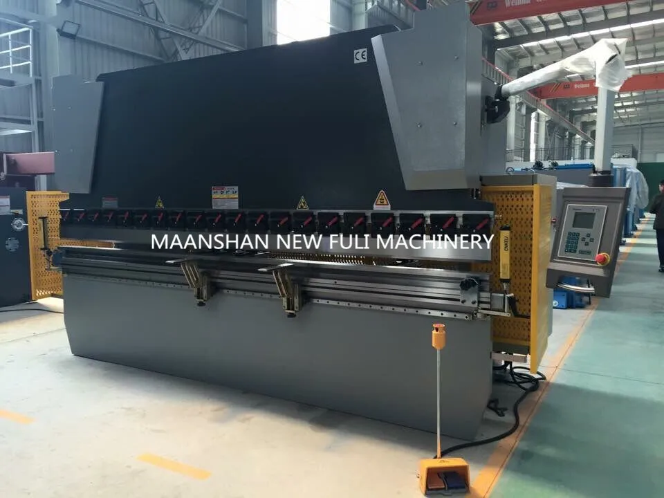 Гидравлический nc листогибочный пресс с инженерным обслуживанием CNC