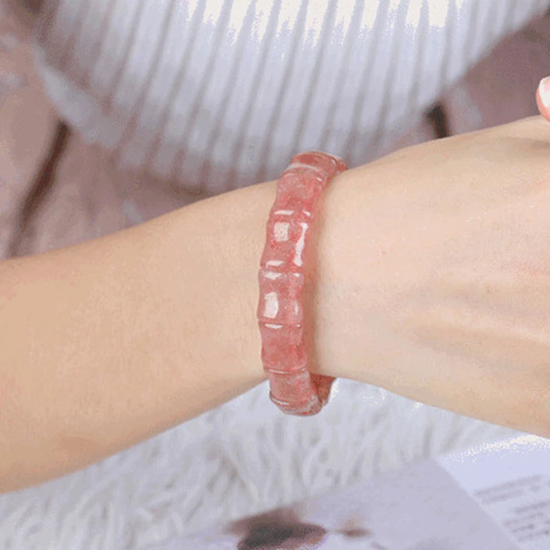 Женский браслет из натурального бамбукового хрусталя Подарочный с клубничным