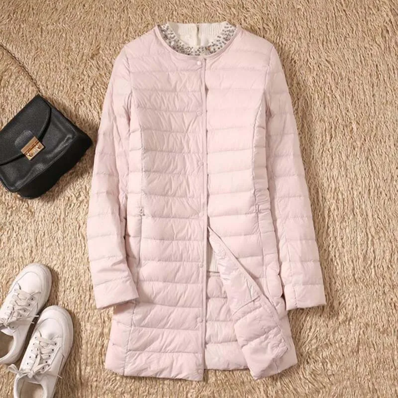 Женский ультра светильник средней длины на белом утином пуху однобортный Тонкий