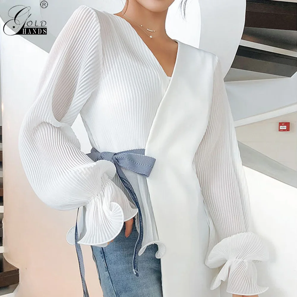 Женская офисная блузка золотистого цвета с v-образным вырезом и длинным рукавом