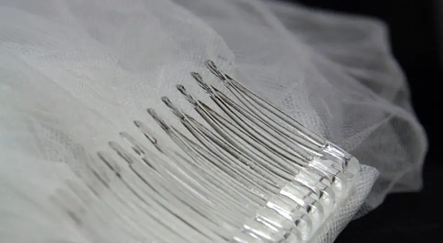 

Hot Sale White/Ivory 2 Layer Beaded Edge Short Wedding Veil Bridal Veil Wedding Accessories With Comb